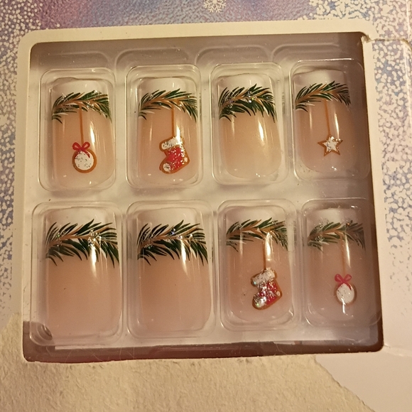 Bundle 2 Sets Of Kiss Voguish Press On Nails Size Medium Brand New! - Picture 5 of 6